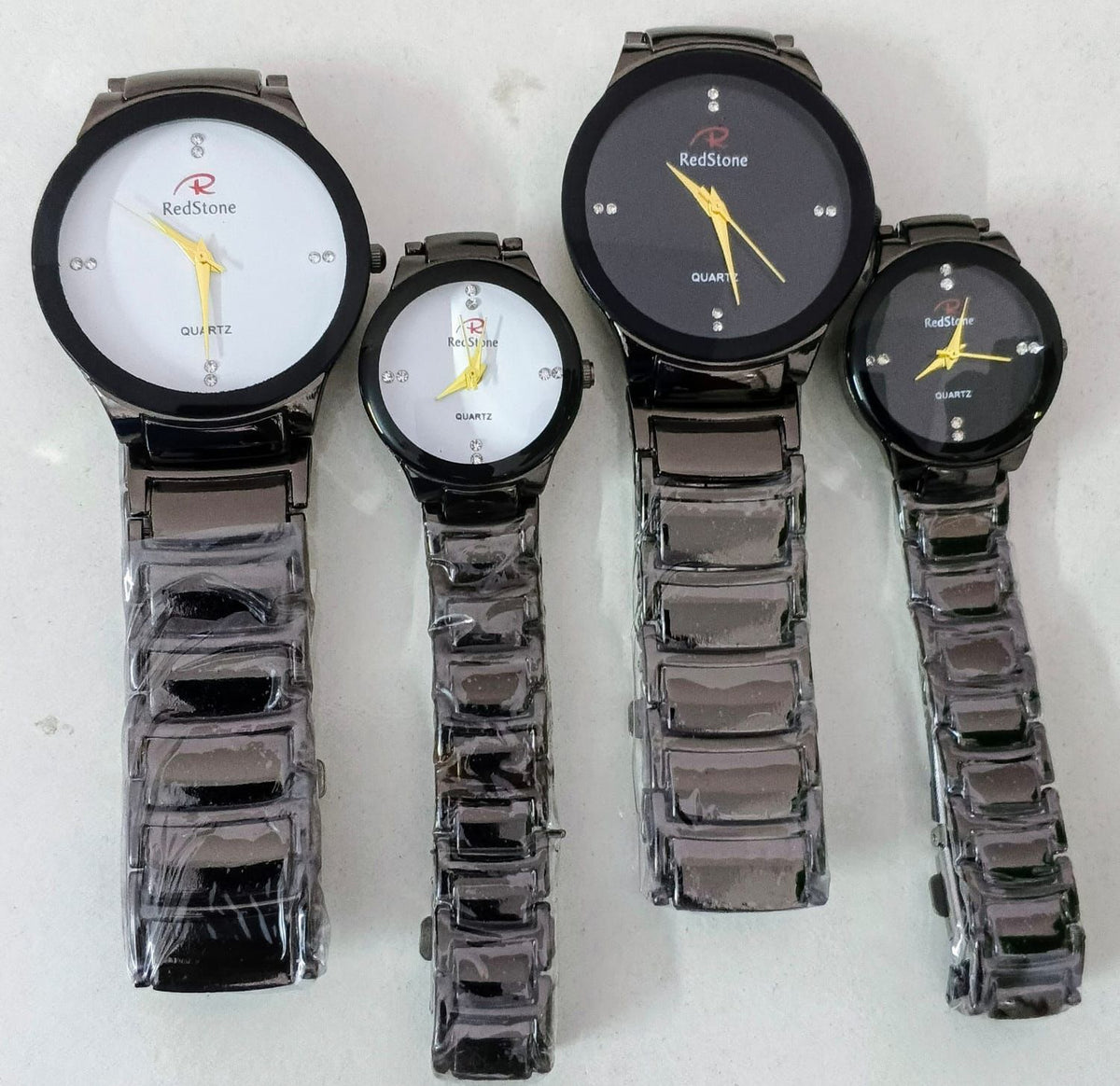 Redstone Quartz Couple Watch Durable Quality Stylish Design Perfect Choice For Daily Use And Gift Needs (Random Color & Design)